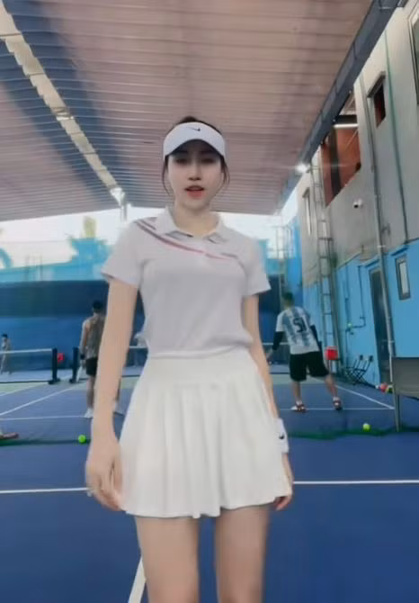 Nguyễn Nụ không ngại thể hiện bản thân.