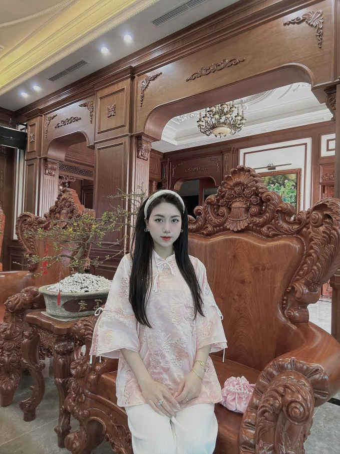 Có anh trai là cầu thủ nổi tiếng nên Nguyễn Thị Nụ (sinh năm 1997) - em gái ruột của Văn Toàn cũng nhận được không ít sự quan tâm.