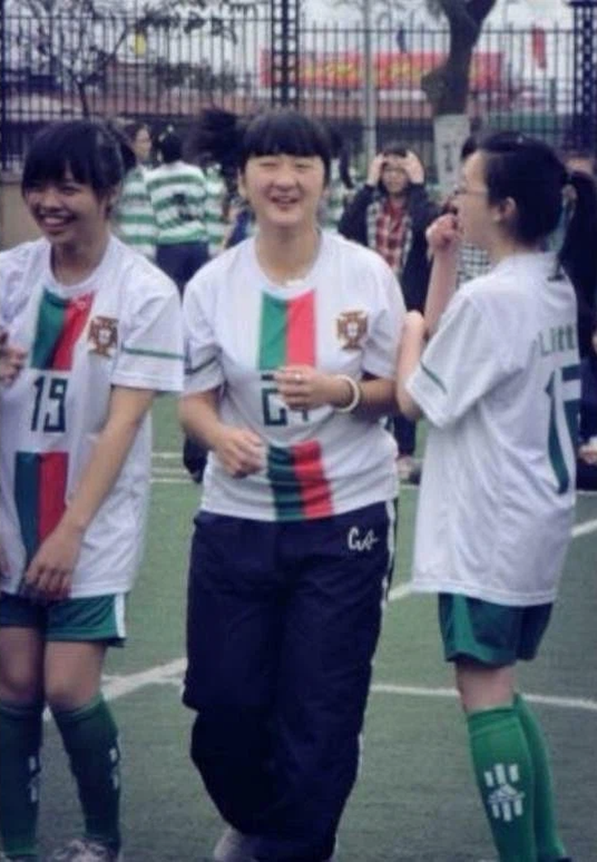 Việc phải tập trung ôn tập đã khiến Mai Hương không còn thời gian chăm chút cho bản thân cũng như vận động giữ gìn sức khoẻ, mà thay vào đó là những buổi học bài khuya với tần suất ăn đêm nhiều, cộng thêm sở thích ăn những món chiên, xào...