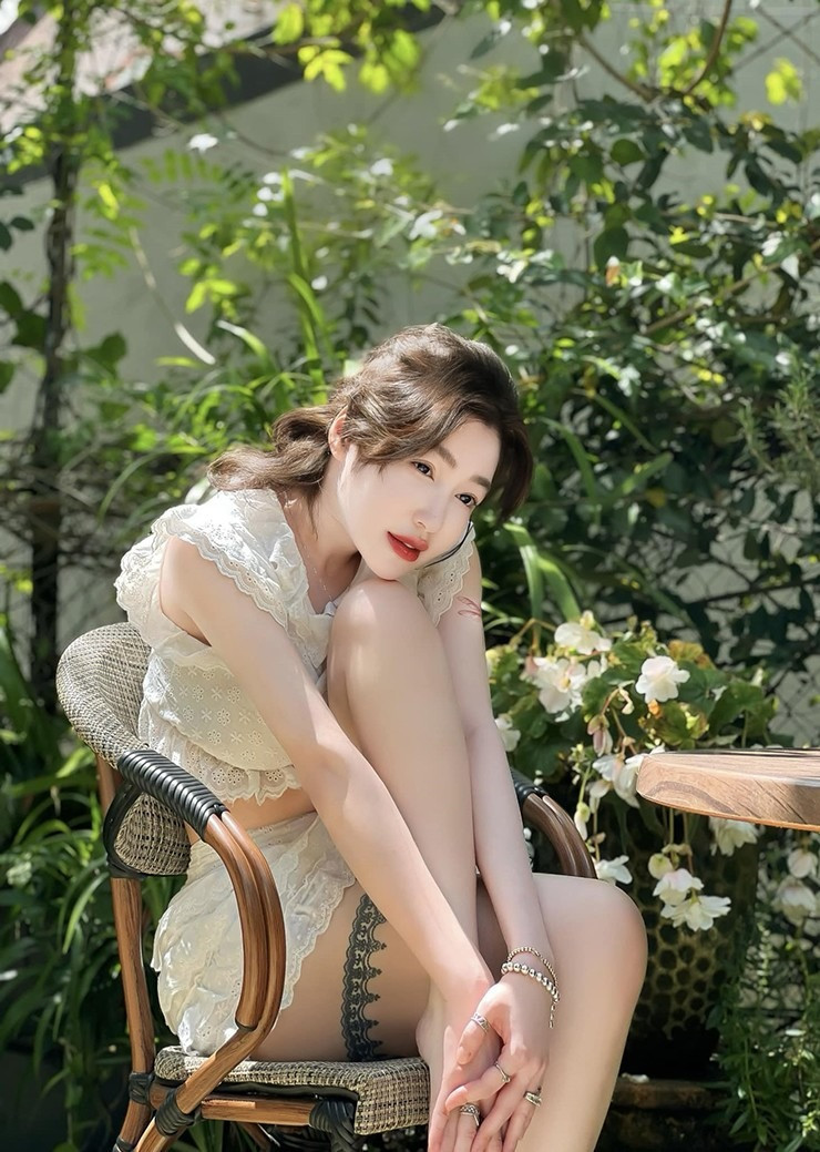 Dù ít xuất hiện nhưng Elly Trần luôn thu hút rất nhiều sự chú ý của người hâm mộ.