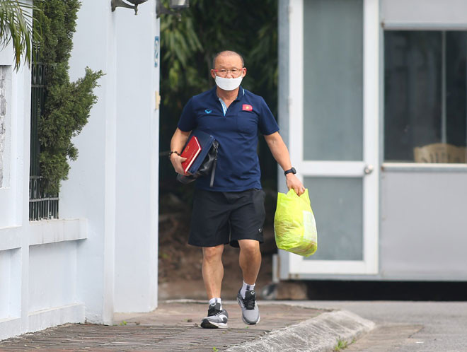 HLV Park Hang Seo tu cach ly phong COVID-19 du suc khoe binh thuong