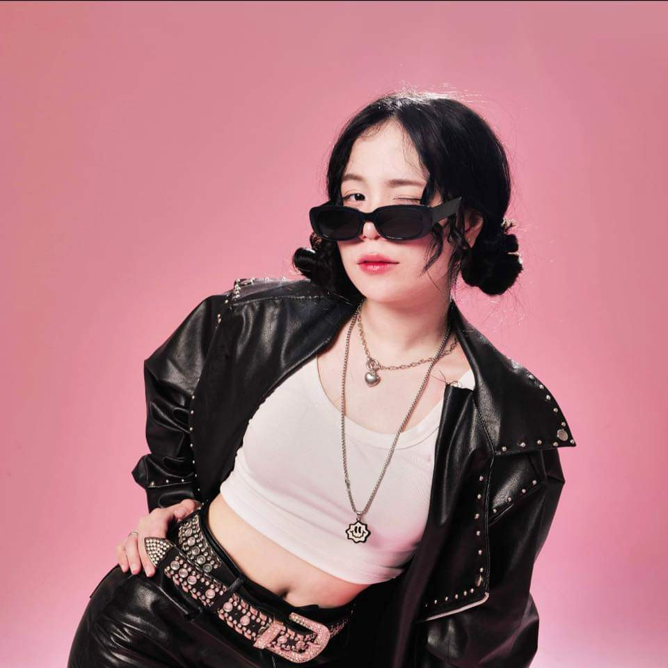 Sammy Đào dù không hoạt động sôi nổi nhưng cô lại vẫn ghi điểm bởi những nỗ lực của bản thân trong quá trình phát triển trở thành YouTuber, streamer.