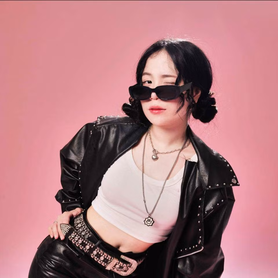 Sammy Đào dù không hoạt động sôi nổi nhưng cô lại vẫn ghi điểm bởi những nỗ lực của bản thân trong quá trình phát triển trở thành YouTuber, streamer.