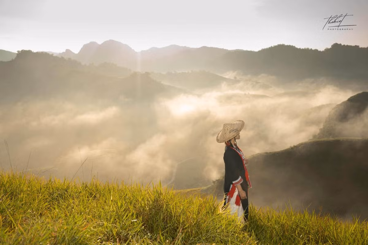 Tại đây, du khách sẽ có dịp tận hưởng không gian yên tĩnh, hít thở không khí trong lành, thoải mái đi dạo trên những con đường mòn cắt ngang quả đồi. Ảnh: Thế Kiệt