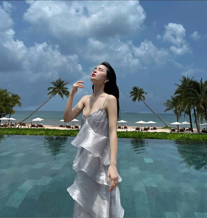 Khi con vừa tròn 6 tháng tuổi là lúc Thanh Nga lấy lại được vóc dáng thon gọn, chiếc bụng dù không thể phẳng lỳ, săn chắc như thời con gái nhưng cũng giảm số đo đáng kể.