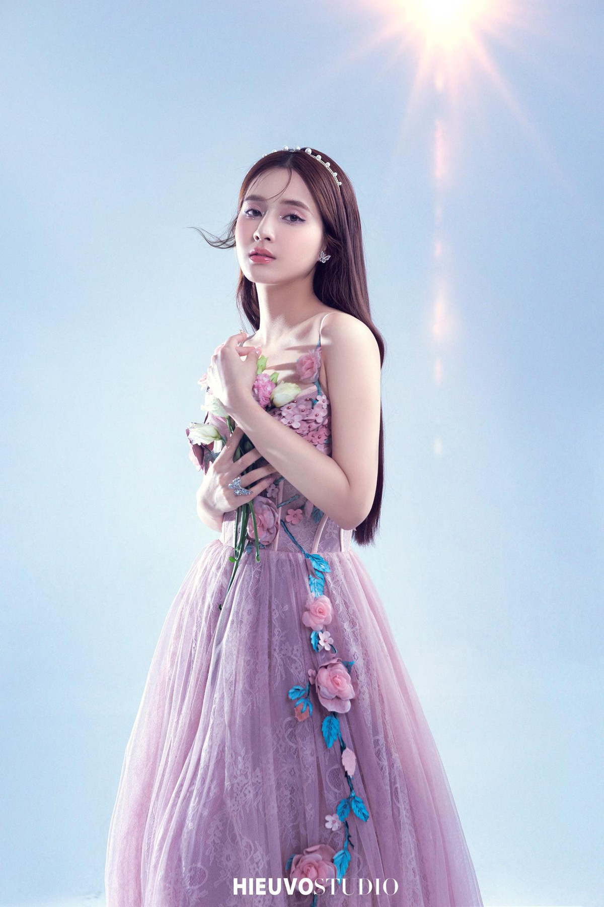 "Bà mẹ một con" được khen ngợi về sắc vóc cân đẹp mọi phong cách thời trang.