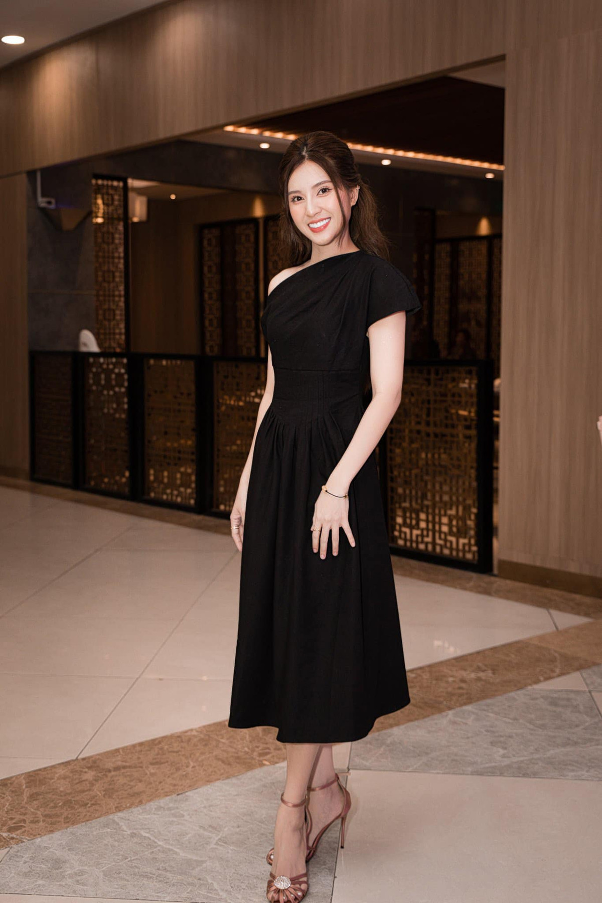 Không chỉ chơi TikTok một mình, Thiên An còn thường xuyên đăng video, hình ảnh của nhóc tì 1 tuổi nhà mình.