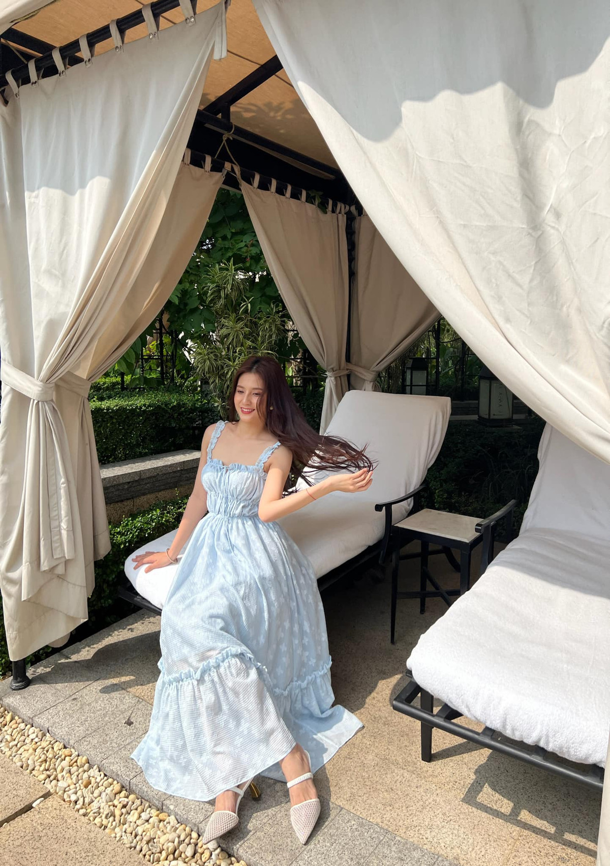 Thiên An còn đính kèm chia sẻ dằn mặt những kẻ chê cô dùng phần mềm chỉnh sửa: "Photoshop tí mà bị chửi quá. Thôi up video vậy".