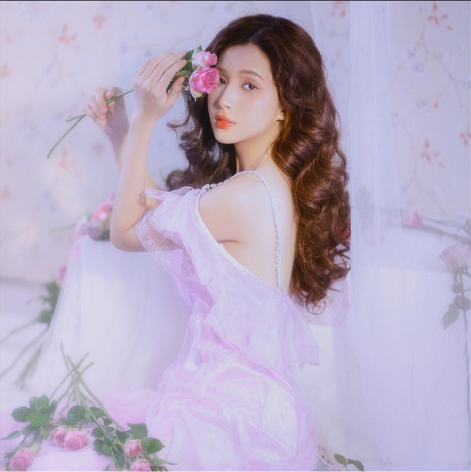 Thời gian qua, Thiên An quay trở lại với MXH và chăm chỉ khoe hình ảnh xinh đẹp, lộ nhan sắc chỉ làm người đối diện mê mẩn.