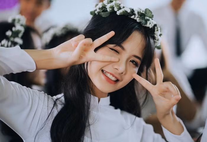 Thế nhưng, chẳng biết "anh thợ chụp hình” nào mà có tâm hay do nhan sắc của Lam Bửu "cân" cả những người "thiếu tâm" khi up ảnh bạn lên tường Facebook nhà mình.