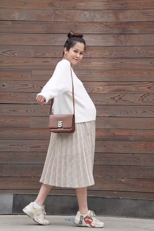 An Nguy mang thai nhưng gương mặt của nữ vlogger vẫn xinh đẹp, không thay đổi nhiều so với trước đây.