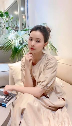 Midu luôn là cái tên hot trong làng giải trí. Ngoài gây thương nhớ bởi nhan sắc được ví như "thần tiên tỷ tỷ".