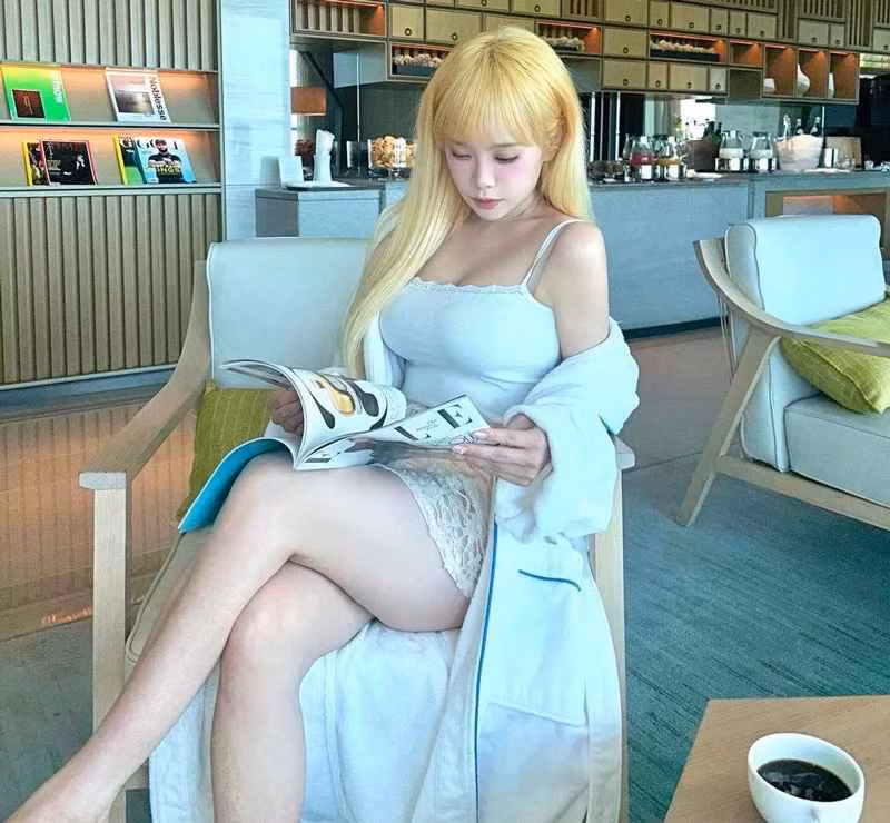 Nhờ lợi thế về mặt hình thể, Kim Da-mi rất được lòng các nhãn hàng nội y và có thể dễ dàng hóa thân thành các nhân vật.