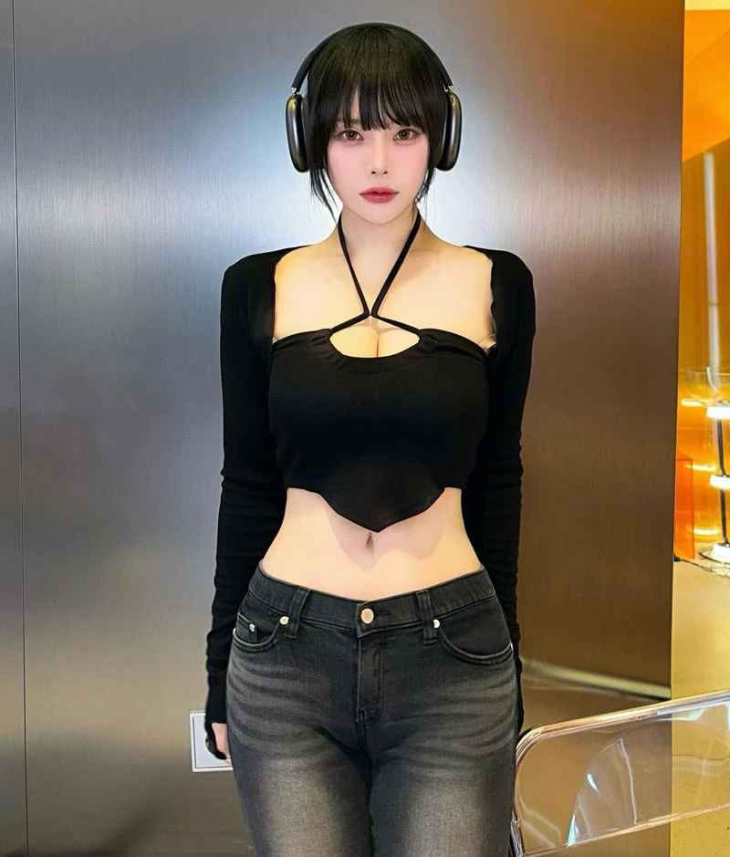 Từ quyến rũ cho tới thuỳ mị, Kim Da-mi đều có thể nhẹ nhàng "cân tất".