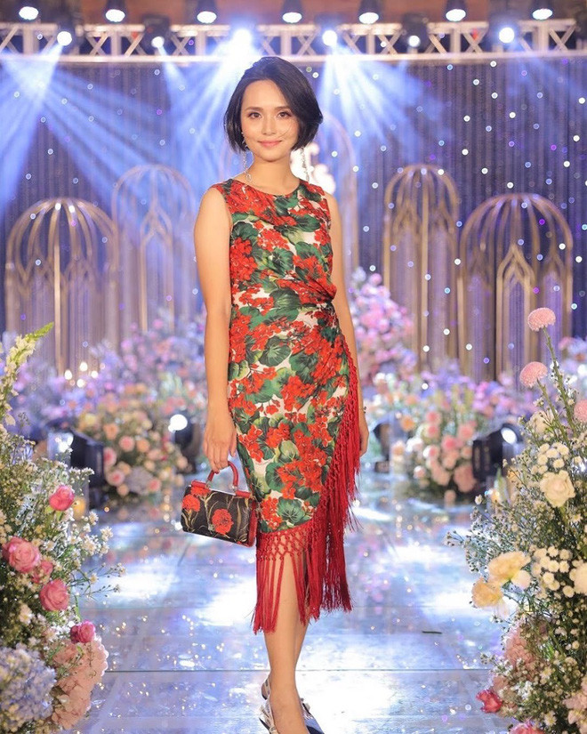 Nguyễn Huyền Mi được biết đến là chị vợ Duy Mạnh. Đồng thời cô nàng cũng là vợ cầu thủ Văn Quyết.