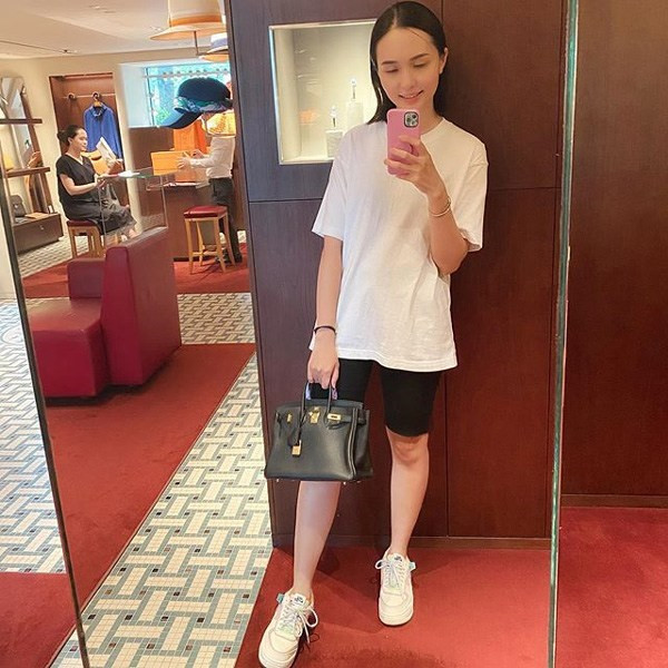 Có lẽ bất kỳ ai cũng phải choáng ngợp khi biết được giá trị thật của mẫu túi Hermes Birkin mà chị vợ cầu thủ Duy Mạnh sở hữu