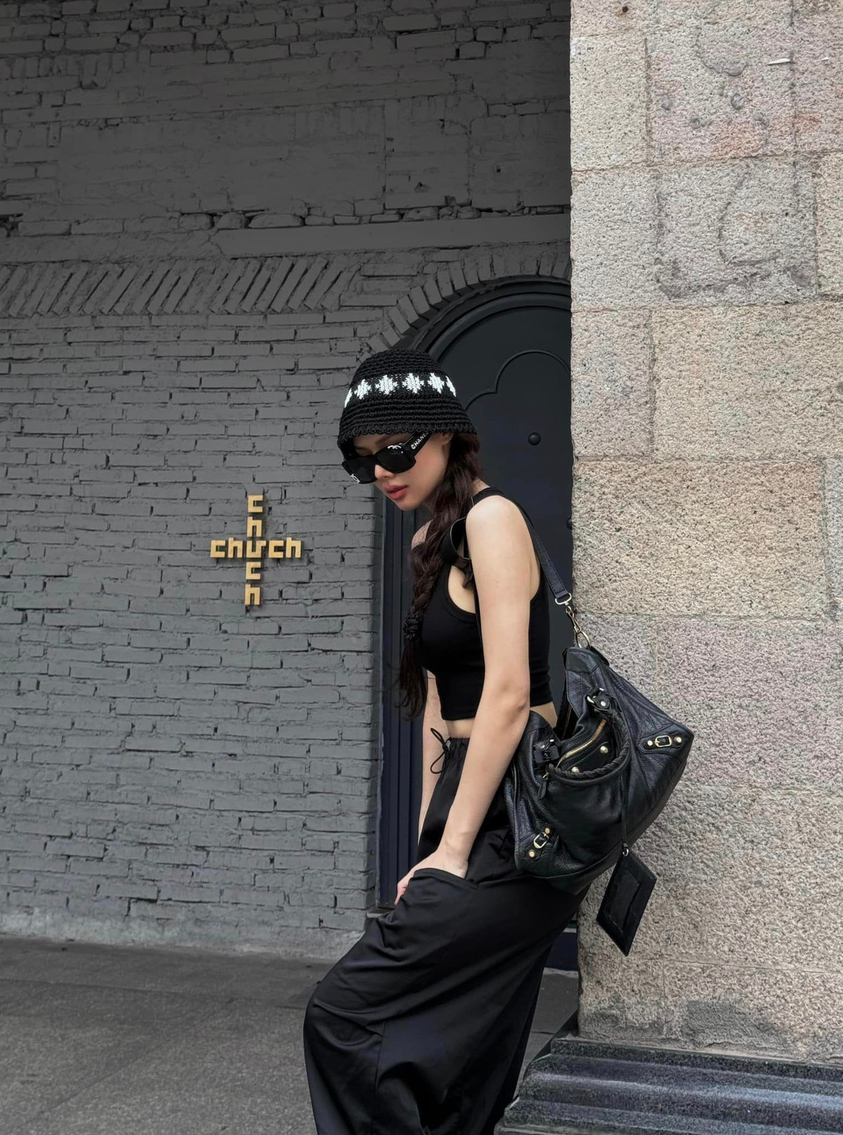 Sau sinh con thứ hai, Phanh Lee áp dụng chế độ ăn uống cùng tập luyện nghiêm khắc để giảm cân. Nhờ thành công "đánh bay" 10 kg mỡ thừa, gần đây nữ diễn viên chuộng mặc các kiểu áo crop top.