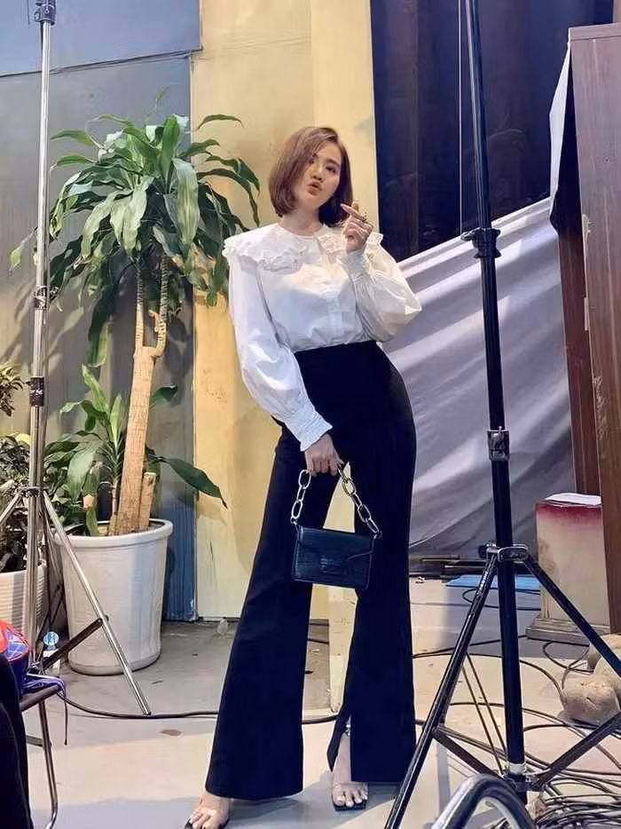 Về chế độ ăn, Huyền Lizzie chọn thực đơn dễ tiêu hoá, ít calo, giàu chất dinh dưỡng. Cô chọn cách chế biến ít dầu mỡ như hấp, luộc và cắt giảm tinh bột. Buổi tối, nếu quá đói, Huyền Lizzie sẽ ăn hạt óc chó hoặc hạt hạnh nhân lót dạ.