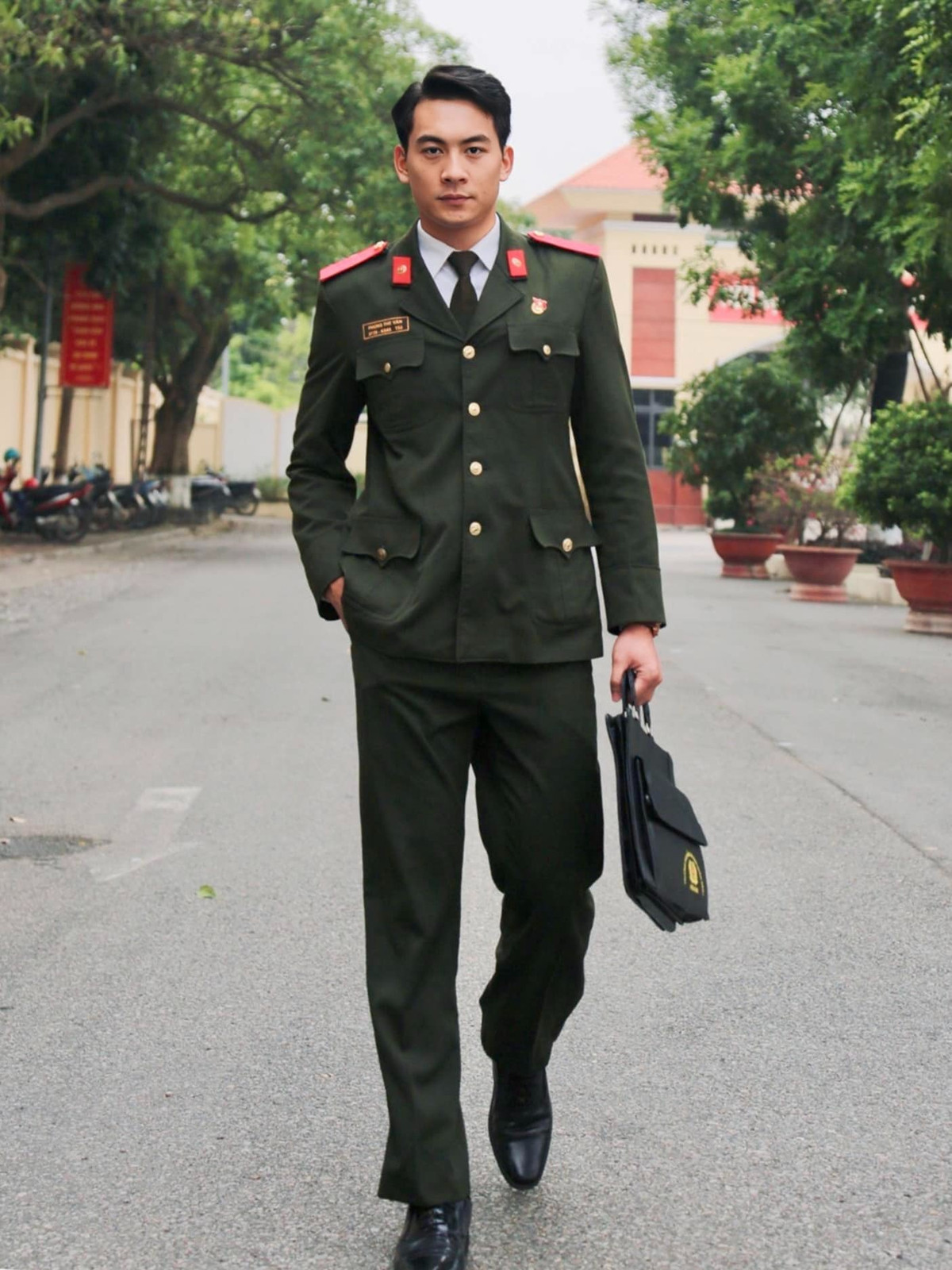 Được biết, sau khi tốt nghiệp trung học tại Bắc Kạn, với ước mơ trở thành một Chiến sĩ Công an nhân dân, Thế Văn làm hồ sơ dự thi Trường Sĩ quan Chính trị nhưng không may mắn trúng tuyển.