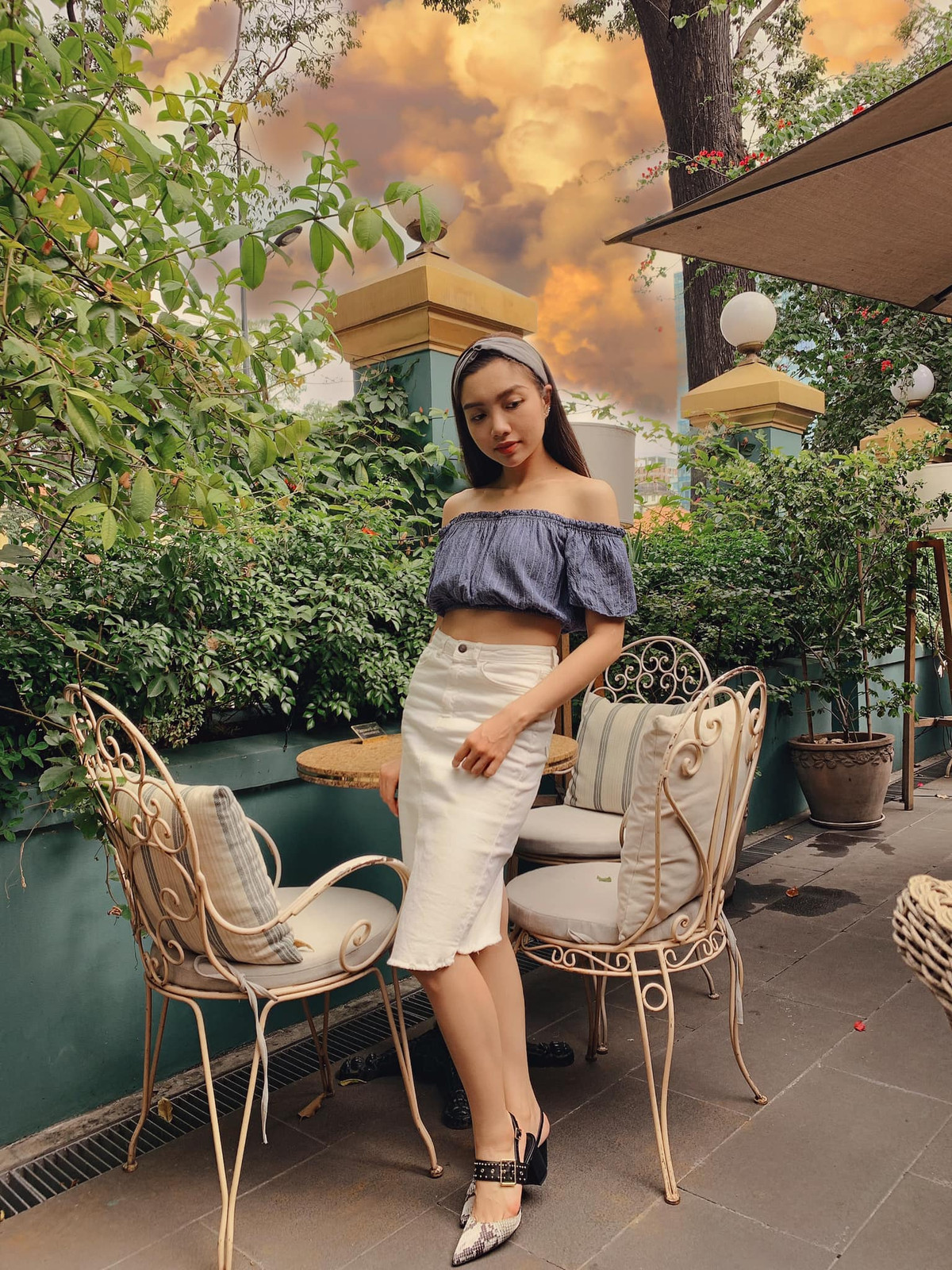 Đặc biệt, Thùy Trinh hiện đang tiếp tục theo học và nâng cao kiến thức chuyên môn để lấy bằng HLV Yoga Quốc tế Alliance (Hoa Kỳ công nhận), cô nàng cũng bày tỏ sự quyết tâm để trở thành chuyên gia hàng đầu trong lĩnh vực POWER YOGA, để đồng hành cùng chị em phụ nữ.