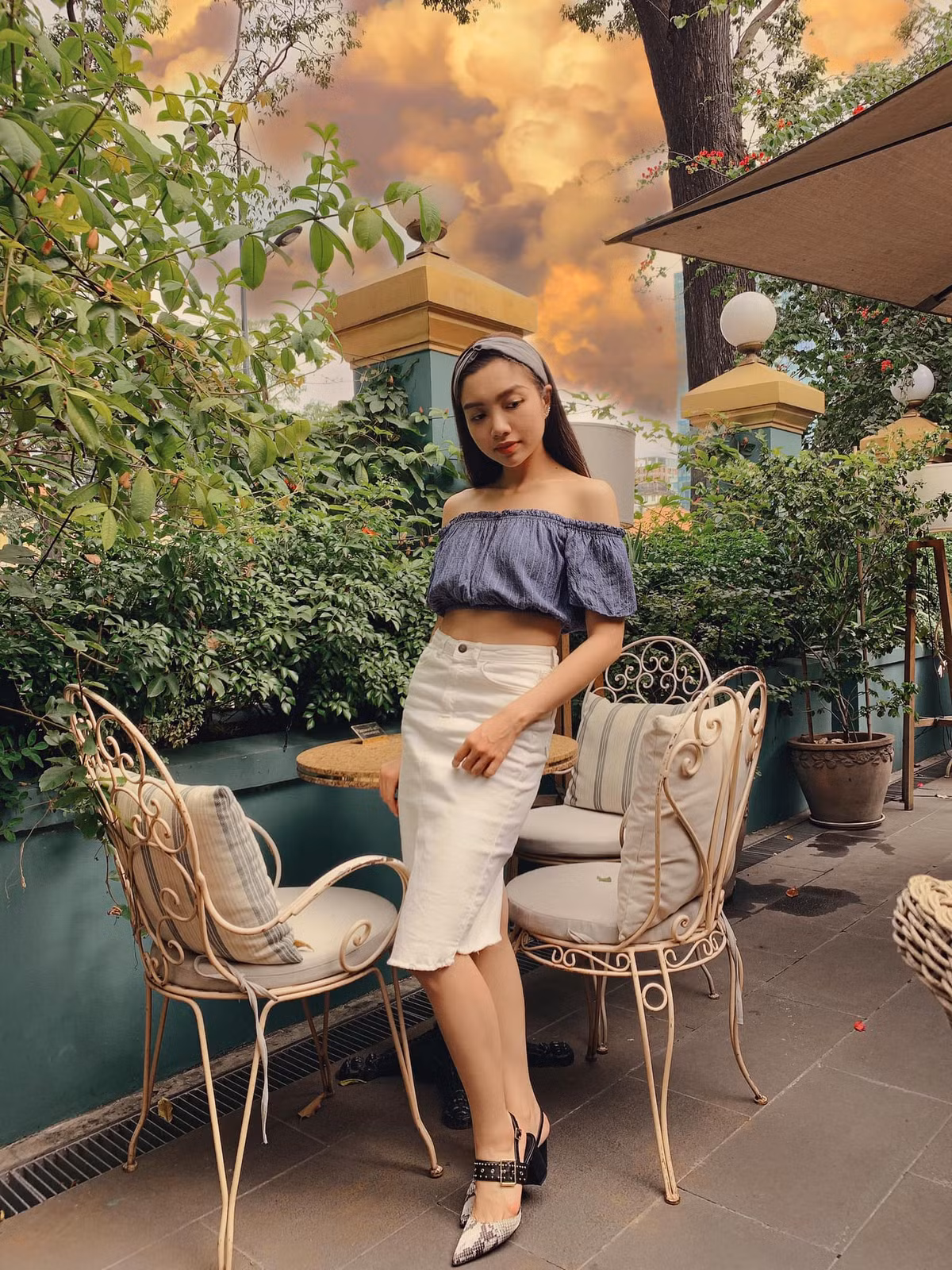 Đặc biệt, Thùy Trinh hiện đang tiếp tục theo học và nâng cao kiến thức chuyên môn để lấy bằng HLV Yoga Quốc tế Alliance (Hoa Kỳ công nhận), cô nàng cũng bày tỏ sự quyết tâm để trở thành chuyên gia hàng đầu trong lĩnh vực POWER YOGA, để đồng hành cùng chị em phụ nữ.