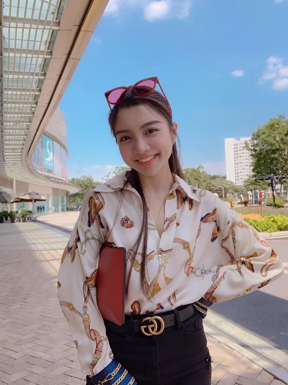 Nhận thấy được những ý nghĩa tích cực mà Yoga mang lại cho bản thân cũng như cuộc sống, Trinh đã kiên trì và quyết tâm theo học các chương trình đào tạo huấn luyện viên YOGA một cách chuyên nghiệp.