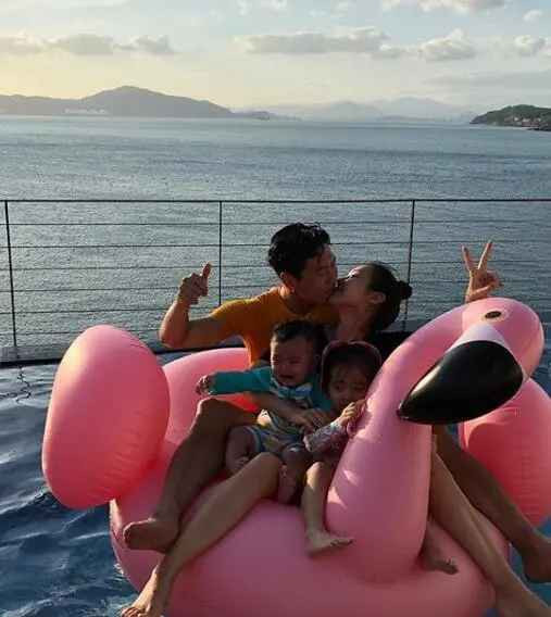 Sau khi cưới và sinh con đầu lòng, Park Se-jin đã từ bỏ công việc tiếp viên hàng không để tập trung vào việc chăm sóc, nuôi dạy con cái vì chồng quá bận rộn.