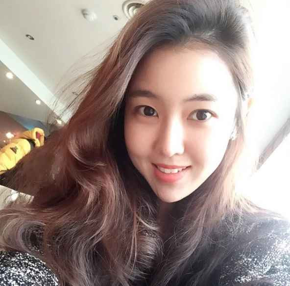 Ấn tượng với nữ tiếp viên xinh đẹp, Kim Young-gwon như trúng 'tiếng sét ái tình" và bắt đầu theo đuổi rất dữ dội. Sự nhiệt tình đó đã khiến cô Se-jin cảm động. Cả hai nhanh chóng trở thành một đôi.