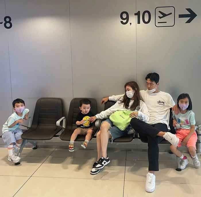 Sau khi cưới, Park Se-jin thường xuyên xuất hiện trên khán đài trong những trận đấu có chồng. Khi cầu thủ họ Kim thi đấu ở Trung Quốc trong màu áo Evergrande, hầu như trận cầu nào của anh cũng thấy vợ có mặt để cổ vũ.