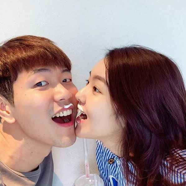 Con đường sự nghiệp của Kim Young-gwon cũng chẳng phải thuận lợi hoàn toàn. Còn nhớ ở World Cup 2018, đội tuyển Hàn Quốc bị loại ngay từ vòng bảng và các cầu thủ phải nhận sự phẫn nộ lớn từ cổ động viên.