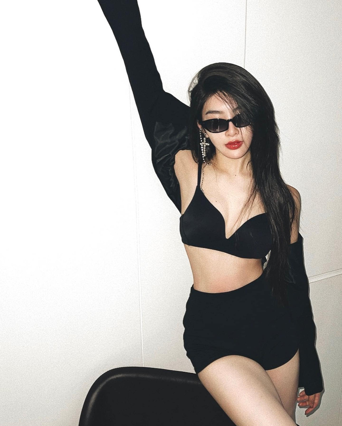 Giám khảo Nam Trung đã đặt ra thử thách cho Trương Diệu Linh và cô hoàn thành một cách trọn vẹn. Chính điều này giúp "hot girl quân nhân" nhận được tấm vé vào vòng trong và dập tan tin đồn "bình hoa di động".