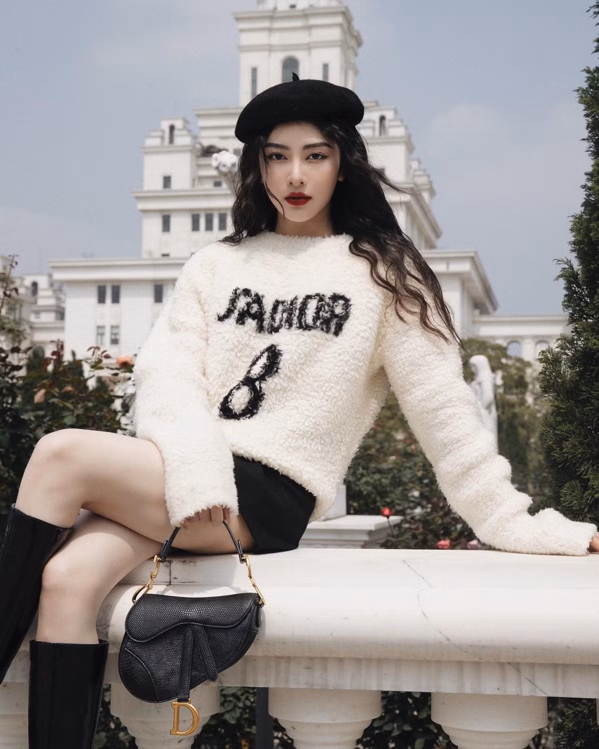 Chính vì điều trên mà thông tin Trương Diệu Linh sở hữu một căn biệt thự trị giá 30 tỷ cùng nhiều tài sản giá trị như siêu xe Porsche, túi xách hàng hiệu, mỹ phẩm đắt tiền… khiến nhiều người hoài nghi.