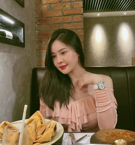 Dù không hoạt động showbiz, Thảo Nguyên vẫn luôn nhận được sự chú ý. Mỗi bức ảnh cô nàng đăng tải trên Facebook nhận được hàng nghìn lượt thích.