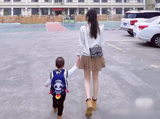 Ngay lập tức, bình luận này đã nhận về nhiều lượt yêu thích cũng như sự ủng hộ của nhiều chị em. Trên thực tế, việc một người phụ nữ ăn vận chỉn chu còn phản ánh được rằng, họ tôn trọng bản thân mình bất kỳ khi nào có thể, dù chẳng cần ai đó phải chiêm ngưỡng.