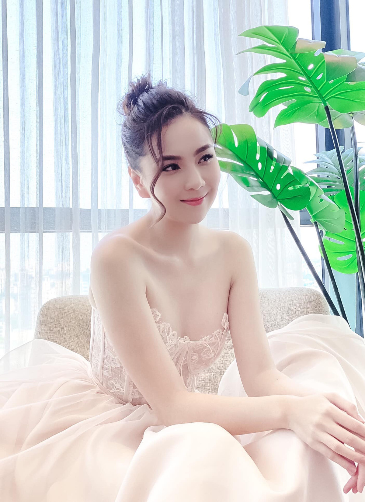 Bên cạnh sự tỉnh táo khi lên sóng, nhan sắc của Mai Ngọc cũng được khen ngợi hết lời là luôn chỉnh chu, xinh đẹp.