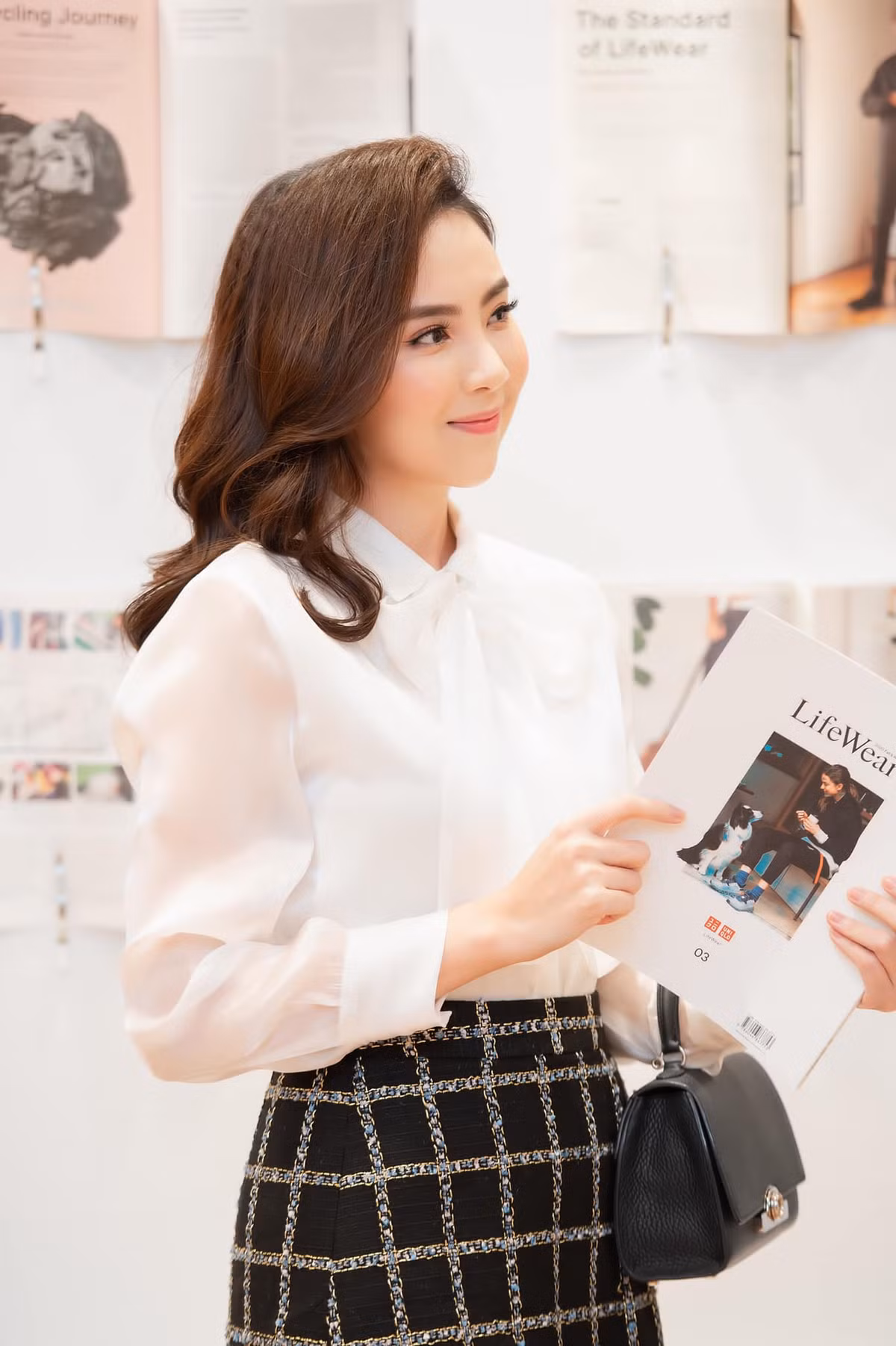 Mai Ngọc từng là một hot girl Hà Thành có tiếng, sau đó cô đạt được thành công khi trở thành MC, BTV truyền hình.