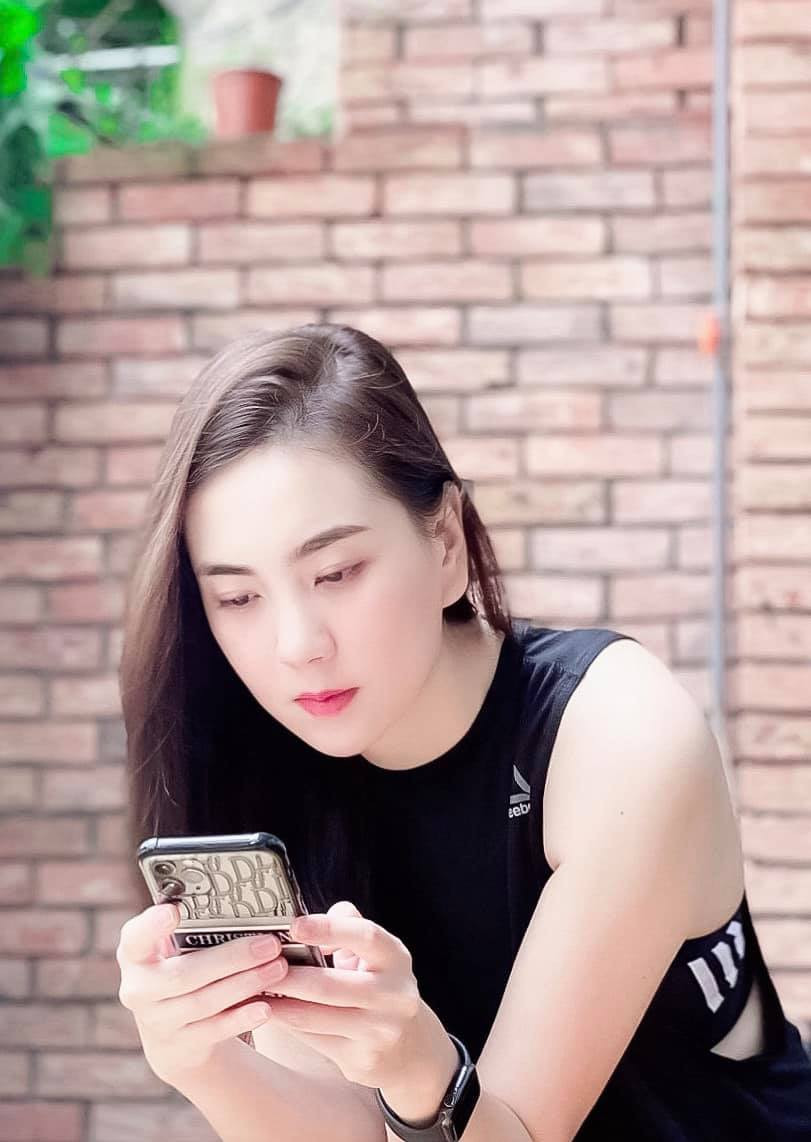 Mai Ngọc có cuộc sống viên mãn bên chồng đại gia. Ngoài công việc tại đài truyền hình, cô còn có một thương hiệu thời trang riêng.