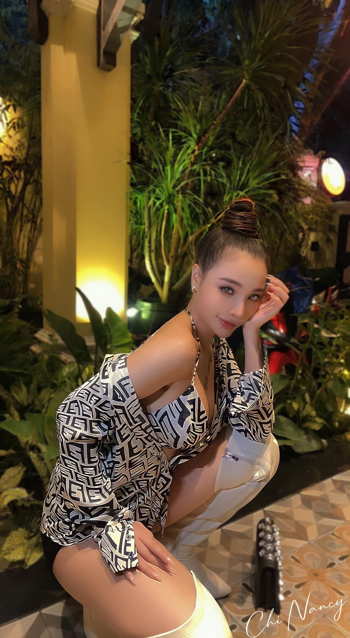 Hình thể đẹp như mơ của Chi Nancy được phô diễn triệt để khi diện bikini 2 mảnh.