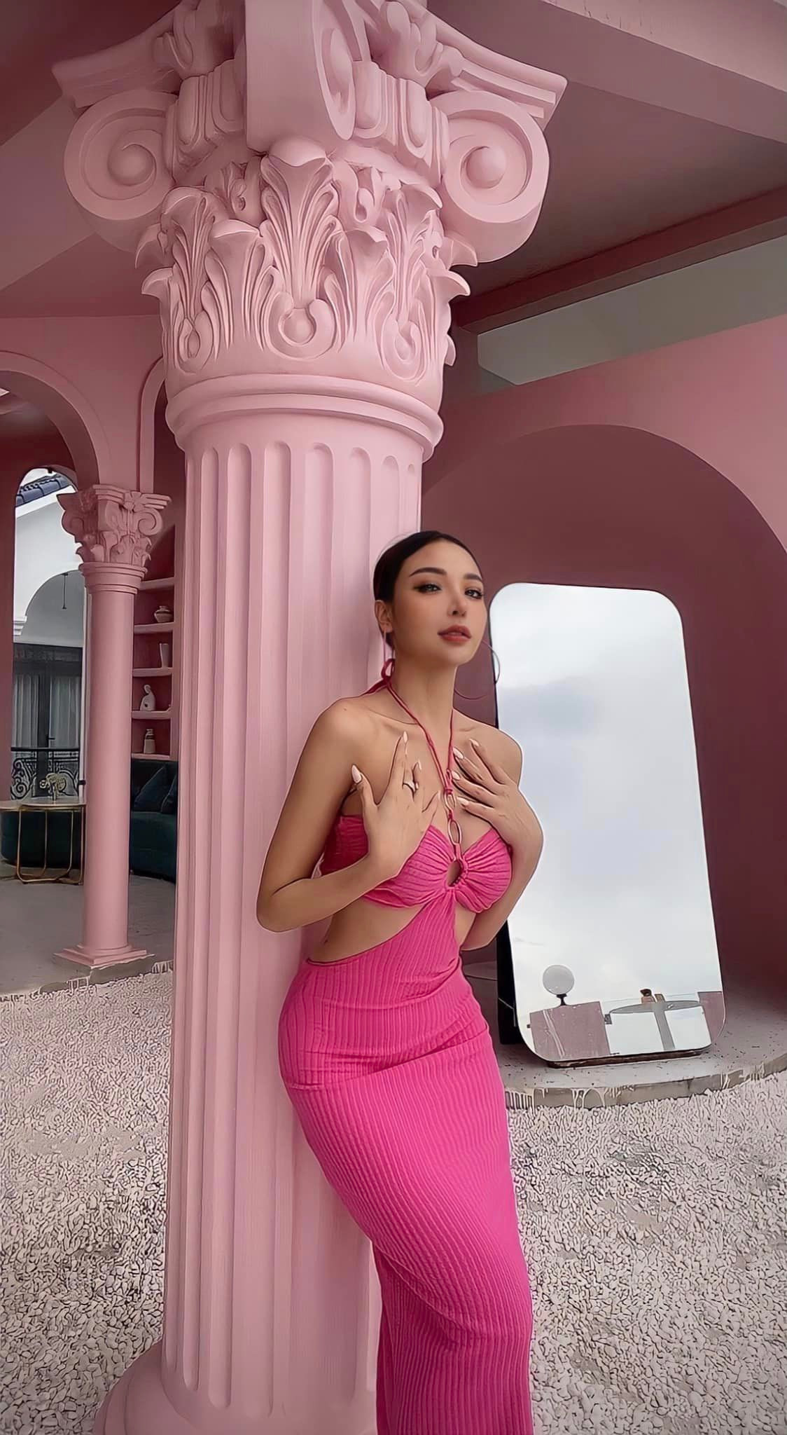 Dù có diện gu thời trang nào, Chi Nancy cũng đẹp rạng ngời.