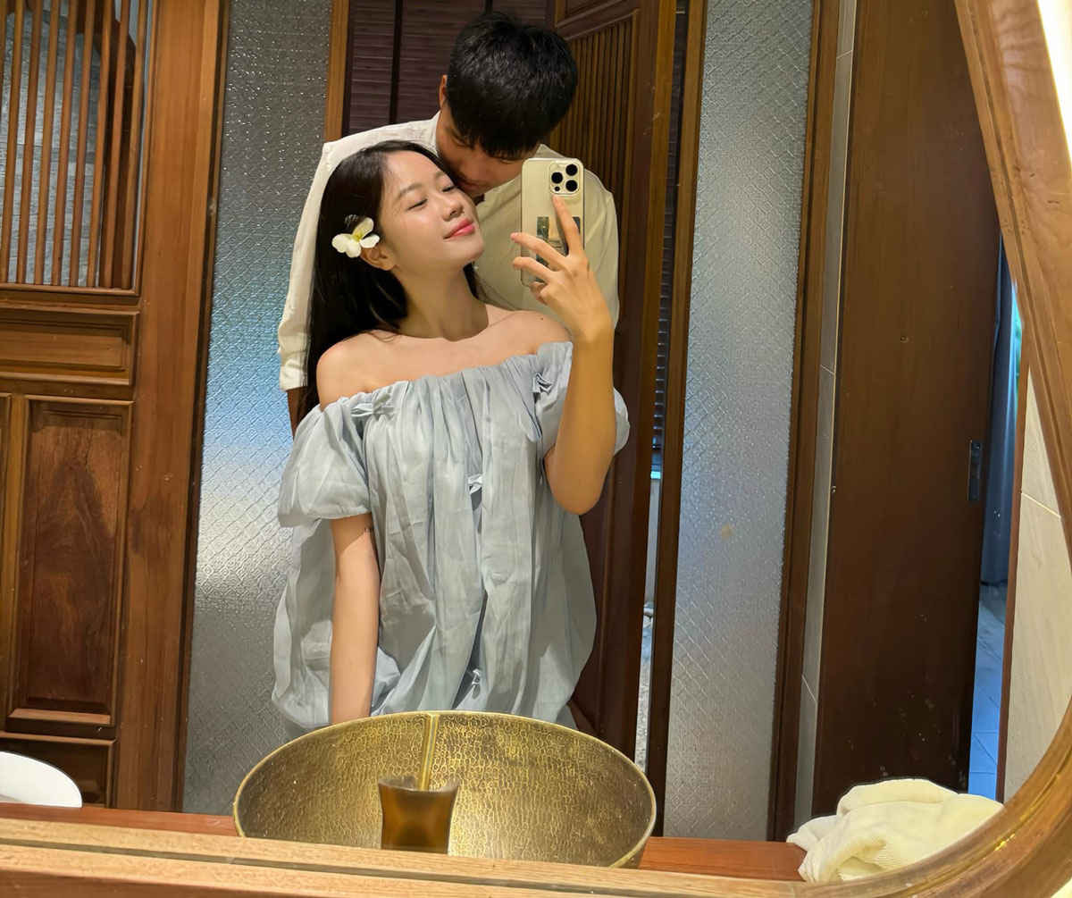 Trong suốt khoảng thời gian yêu nhau, Hoàng Yến luôn là hậu phương vững chắc đến chàng cầu thủ an tâm thi đấu. Có những thời điểm Văn Tùng gặp nhiều khó khăn trong sự nghiệp cô nàng vẫn bên cạnh và động viên nửa kia của mình.