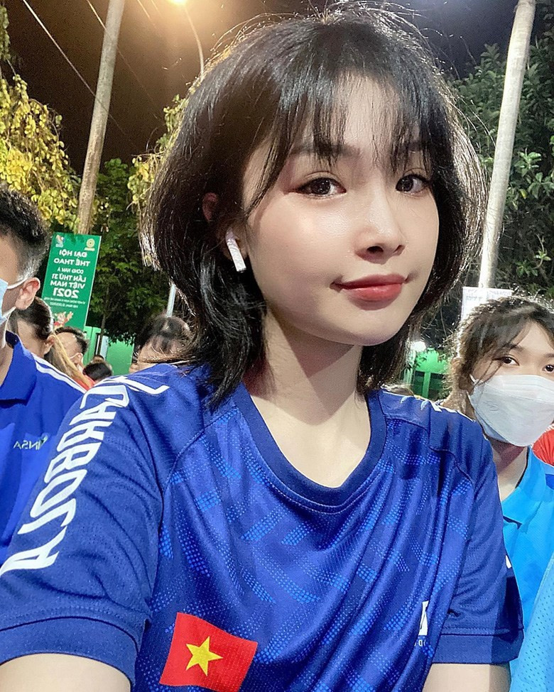 Đặng Tiểu Bình đã đem về 2 HCĐ ở 2 nội dung Kiếm Thuật Nữ và Thương Thuật tại SEA Games 31. Sau khi tạm dừng sự nghiệp Wushu, Đặng Tiểu Bình đã đảm nhiệm trọng trách MC dẫn chương trình cho các giải đấu eSports của tựa game Valorant.