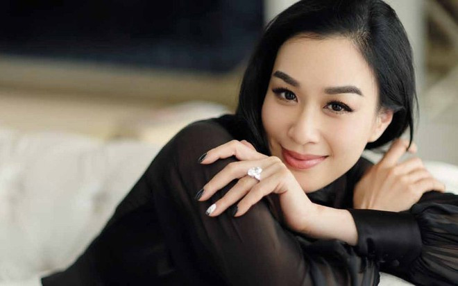 Ngoài vẻ đẹp ấn tượng trời phú, Chung Lệ Đề còn có sự nghiệp khá ấn tượng. Cô góp mặt trong nhiều tác phẩm kinh điển của Hong Kong như Vua Phá Hoại, Thần Ăn, Quan Xẩm Lốc Cốc, Chuyên Gia Xảo Quyệt (đóng cùng Châu Tinh Trì), cùng các phim như Thánh Hiệp 2, Cận Vệ Trung Nam Hải, Gia Hữu Hỷ Sự, Truyền Thuyết Người Cá, Thái Cực Quyền 1-2