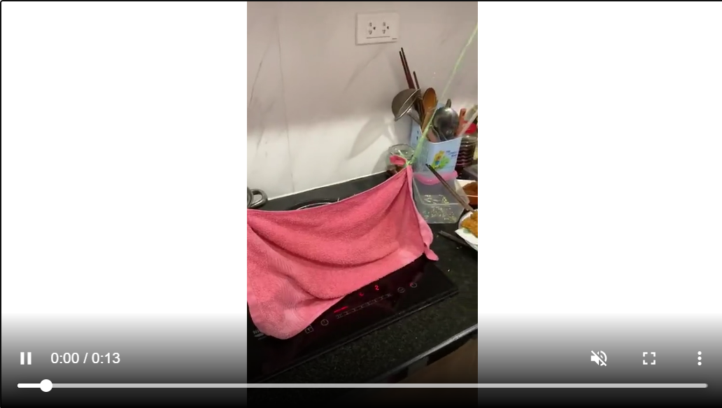 Để tránh bắn dầu mỡ vào người điều đó, có một cô nàng đã nghĩ ra tuyệt chiêu cực kỳ hữu hiệu sau đây.