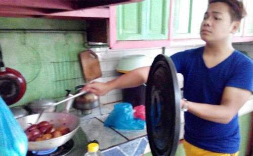 Mượn khiên của Captain Marvel để làm món chiên, rán.