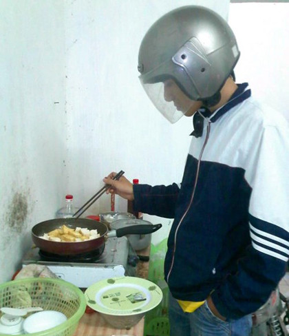 Rán đậu là "môn thể thao" mạo hiểm và phải mặc áo giáp cẩn thận.