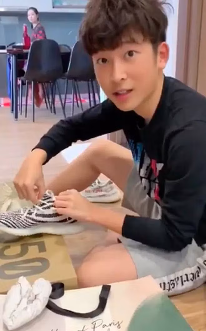 Trên trang cá nhân, em trai Á hậu Huyền My sở hữu lượng follower khủng nhờ thường xuyên đăng tải những bức hình cực "chất".