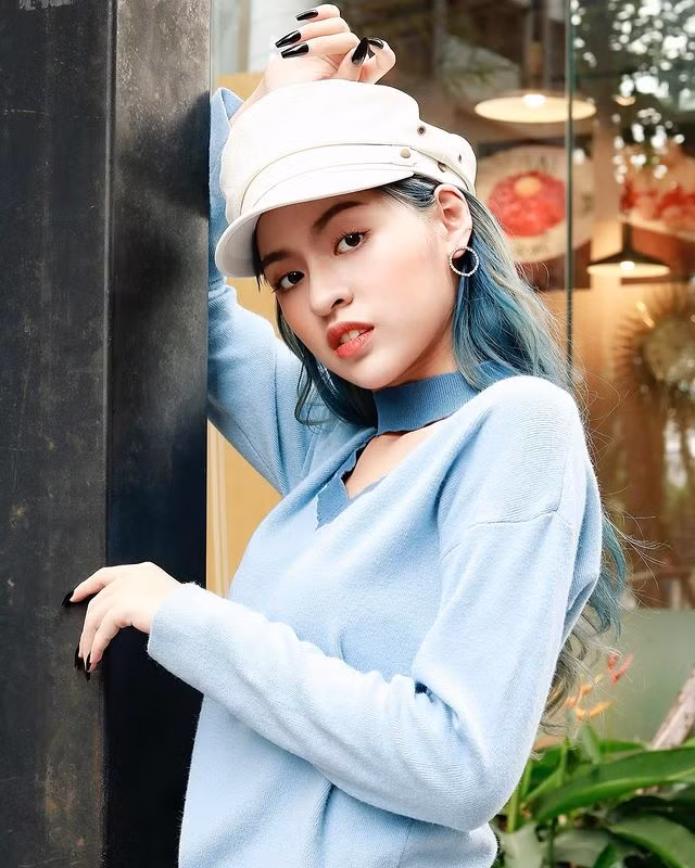 Tuy nhiên, hot girl Trần Thanh Tâm cũng chỉ kéo dài được một khoảng thời gian trước khi cô nàng nhận phải rất nhiều 'gạch đá' sau những phát ngôn gây sốc kèm theo việc bị chỉ trích vì nhan sắc mộc khác xa so với hình ảnh trên clip.