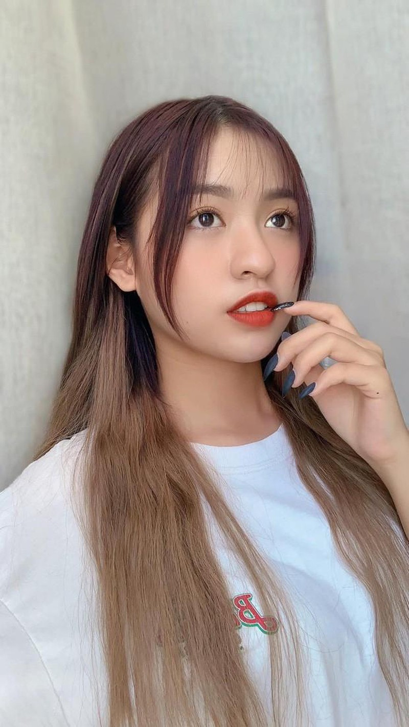 Cùng ngắm nhìn thêm những hình ảnh của hot girl "bắp cần bơ".