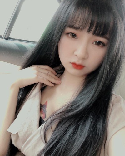 Thời gian gần đây, sau 1 năm scandal lộ clip nóng, mọi người đều nhìn nhận và đánh giá cao nỗ lực của Mèo 2k4, cô nàng vẫn là một nữ streamer nổi tiếng và ngày càng nổi tiếng của cộng đồng Liên Quân Mobile.