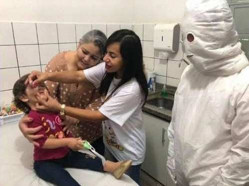 Nhiều người bắt đầu sưu tập những hình thù kỳ lạ của Bé Giọt Nước và đăng tải lên mạng xã hội và nhận về nhiều bình luận từ cư dân mạng.